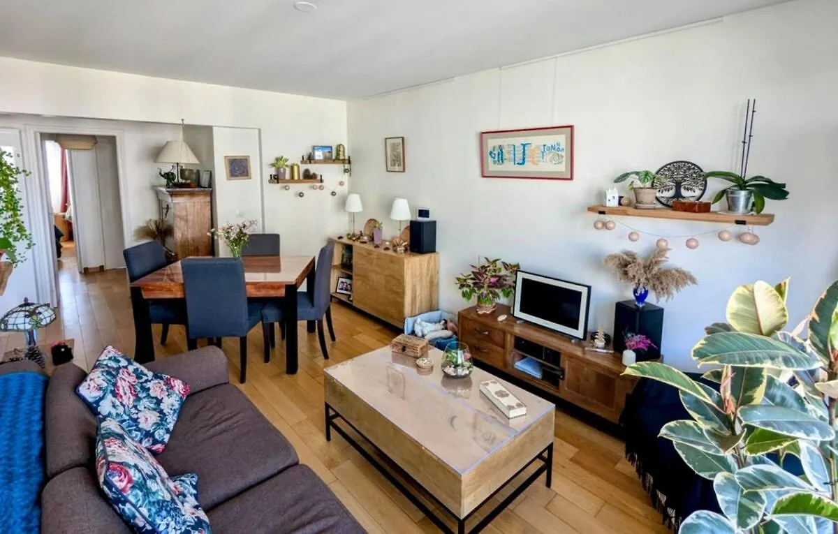 Spacieux Appartement Balcon Paris Apartment